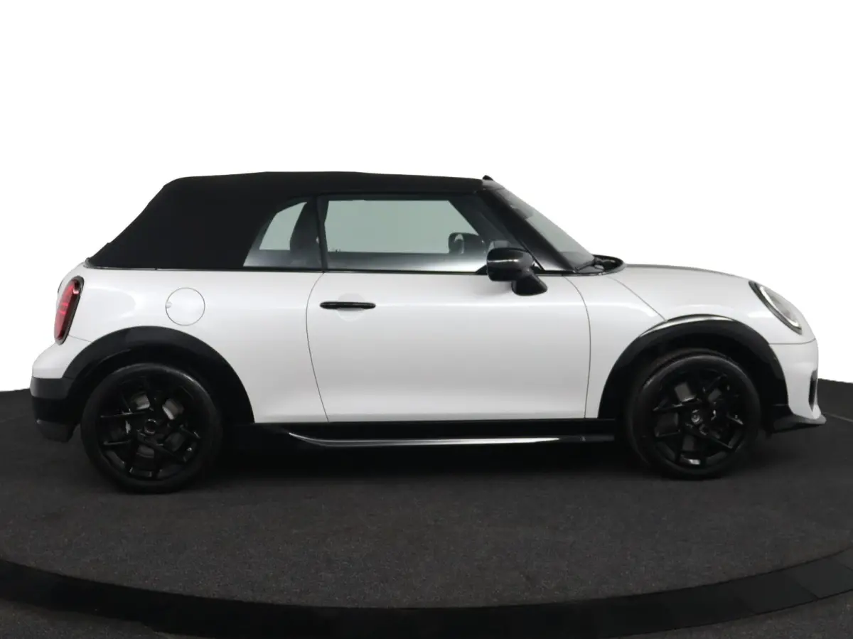 C | JCW Uitvoering | Pakket M | Head up Display | Harman Kardon | Achteruitrijcamera