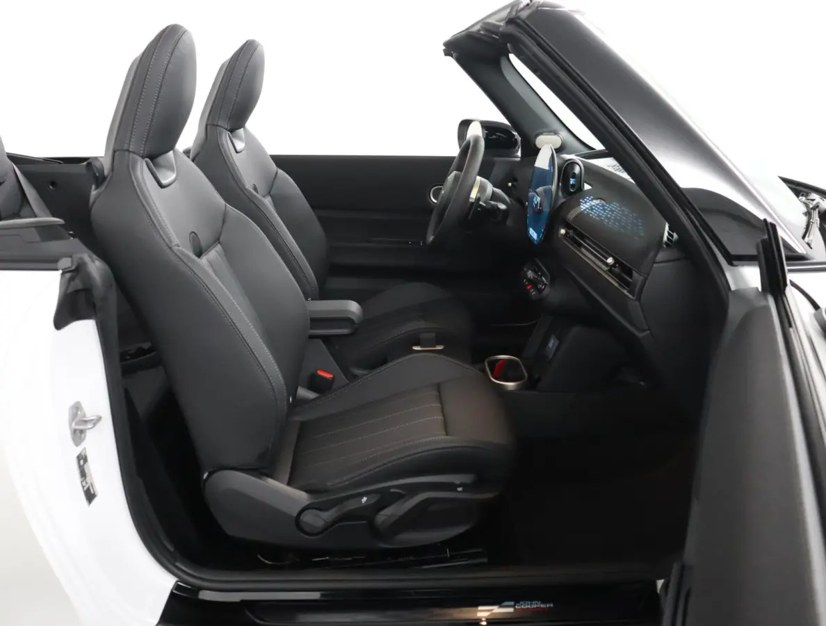 C | JCW Uitvoering | Pakket M | Head up Display | Harman Kardon | Achteruitrijcamera