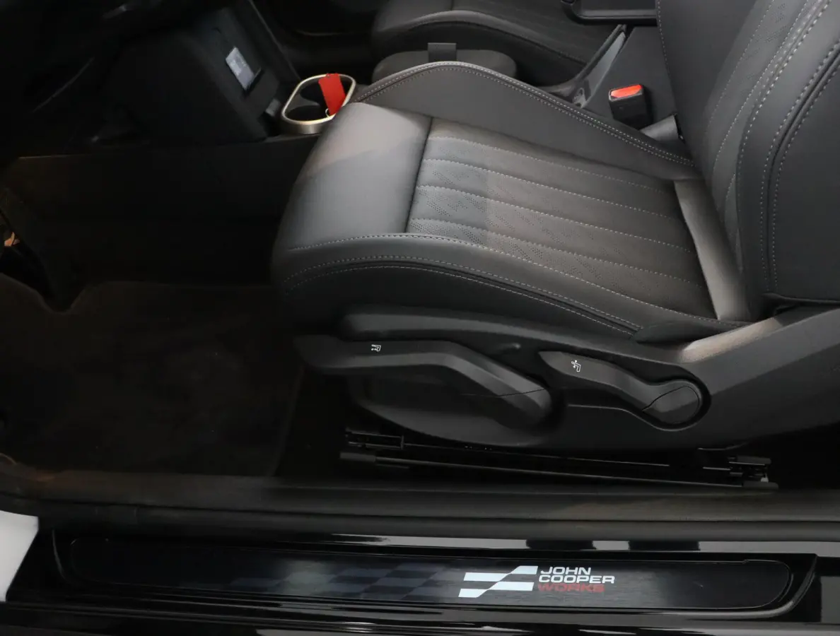 C | JCW Uitvoering | Pakket M | Head up Display | Harman Kardon | Achteruitrijcamera