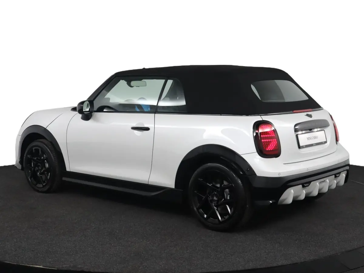 C | JCW Uitvoering | Pakket M | Head up Display | Harman Kardon | Achteruitrijcamera