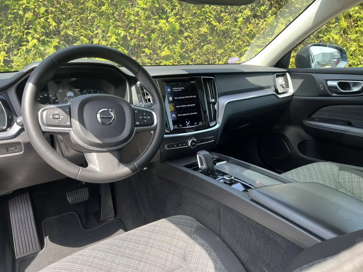B3 Momentum | Pano dak | Cruise control | Keyless |