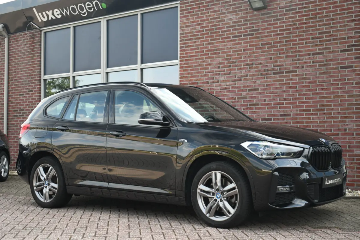 xDrive25e 220pk M-Sport Leder Stuurverw LED El-klep DAB €21490 ex-BTW!