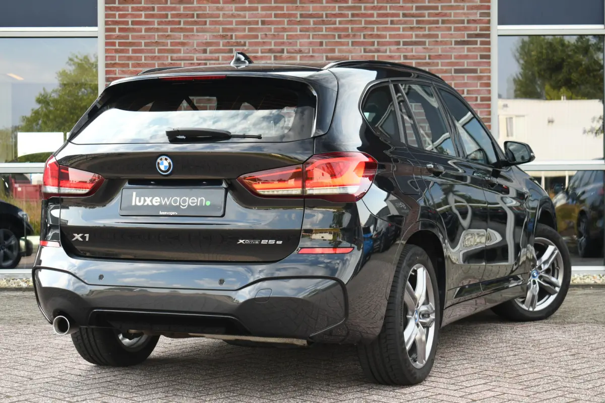 xDrive25e 220pk M-Sport Leder Stuurverw LED El-klep DAB €21490 ex-BTW!