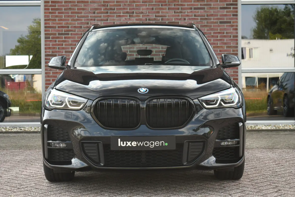 xDrive25e 220pk M-Sport Leder Stuurverw LED El-klep DAB €21490 ex-BTW!