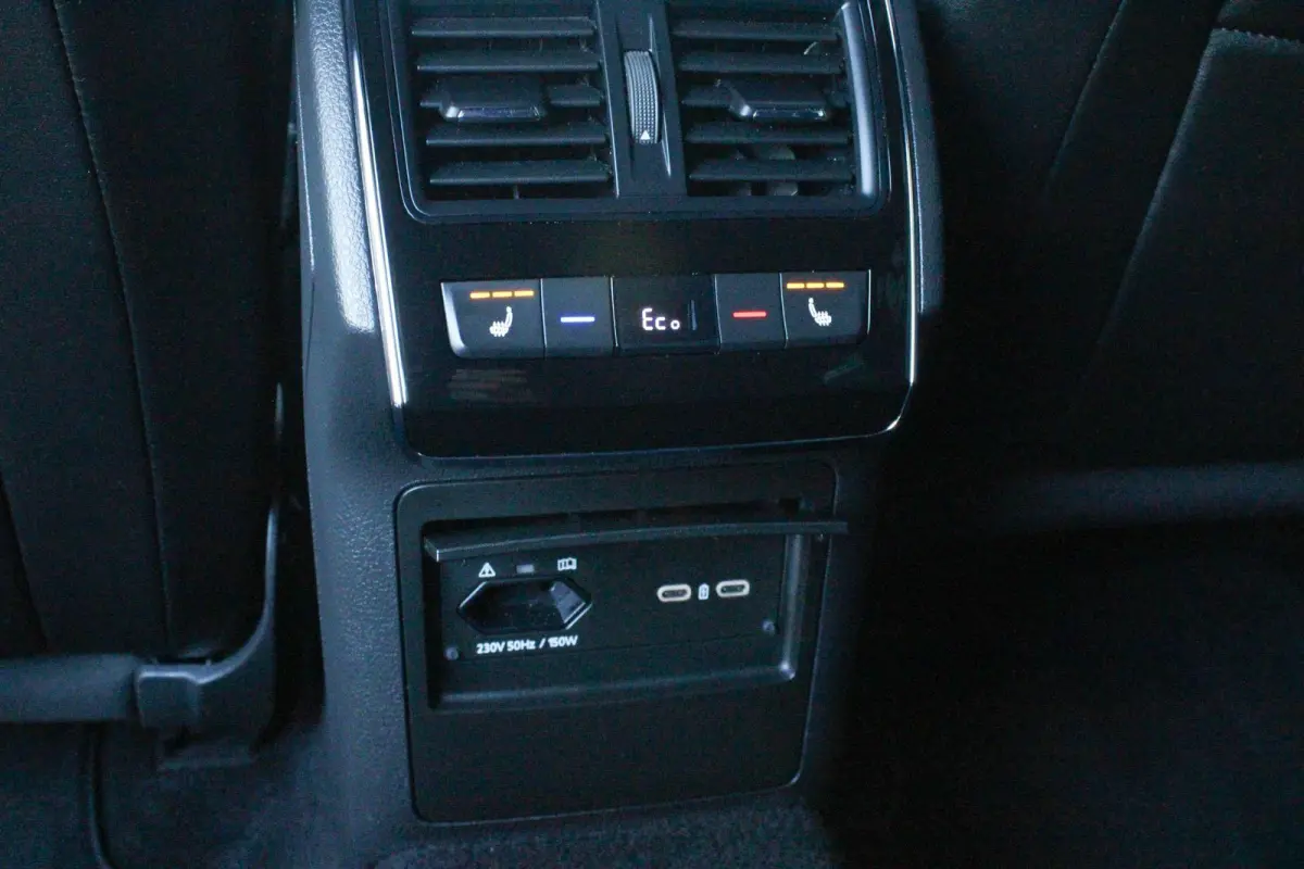 1.4 TSI 218pk PHEV iV Sportline Business | SoH 96% | Trekhaak | Elektrisch Verstelbare Voorstoelen | Voorruit Verwarming | Stoelen Voor/Achter Verwarmd | Canton Audio
