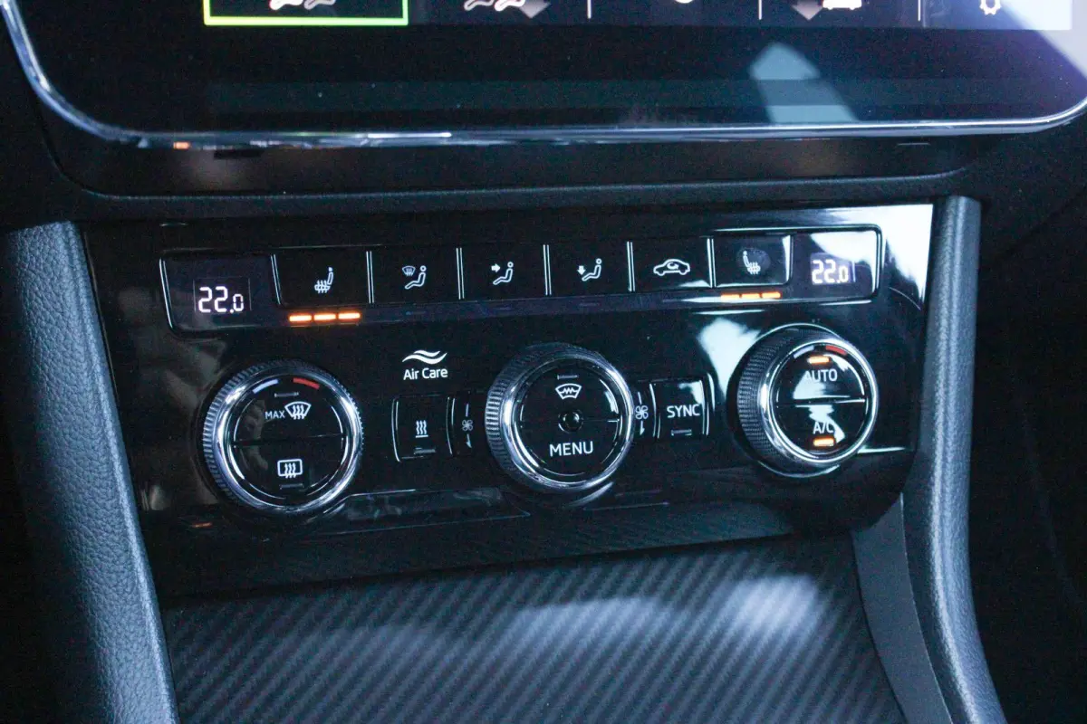 1.4 TSI 218pk PHEV iV Sportline Business | SoH 96% | Trekhaak | Elektrisch Verstelbare Voorstoelen | Voorruit Verwarming | Stoelen Voor/Achter Verwarmd | Canton Audio