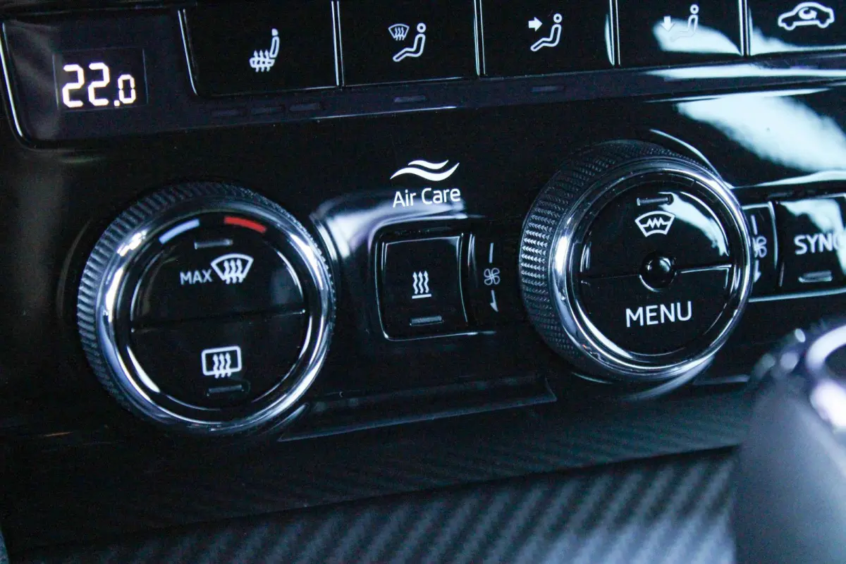 1.4 TSI 218pk PHEV iV Sportline Business | SoH 96% | Trekhaak | Elektrisch Verstelbare Voorstoelen | Voorruit Verwarming | Stoelen Voor/Achter Verwarmd | Canton Audio
