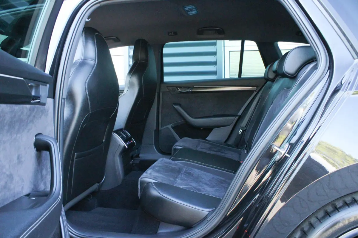 1.4 TSI 218pk PHEV iV Sportline Business | SoH 96% | Trekhaak | Elektrisch Verstelbare Voorstoelen | Voorruit Verwarming | Stoelen Voor/Achter Verwarmd | Canton Audio