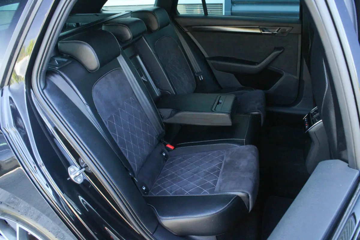 1.4 TSI 218pk PHEV iV Sportline Business | SoH 96% | Trekhaak | Elektrisch Verstelbare Voorstoelen | Voorruit Verwarming | Stoelen Voor/Achter Verwarmd | Canton Audio