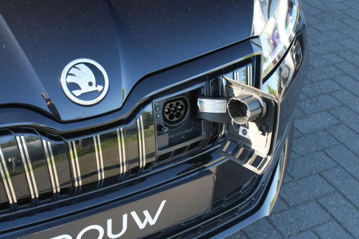 1.4 TSI 218pk PHEV iV Sportline Business | SoH 96% | Trekhaak | Elektrisch Verstelbare Voorstoelen | Voorruit Verwarming | Stoelen Voor/Achter Verwarmd | Canton Audio