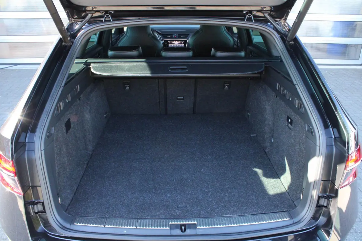 1.4 TSI 218pk PHEV iV Sportline Business | SoH 96% | Trekhaak | Elektrisch Verstelbare Voorstoelen | Voorruit Verwarming | Stoelen Voor/Achter Verwarmd | Canton Audio