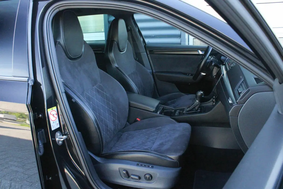 1.4 TSI 218pk PHEV iV Sportline Business | SoH 96% | Trekhaak | Elektrisch Verstelbare Voorstoelen | Voorruit Verwarming | Stoelen Voor/Achter Verwarmd | Canton Audio