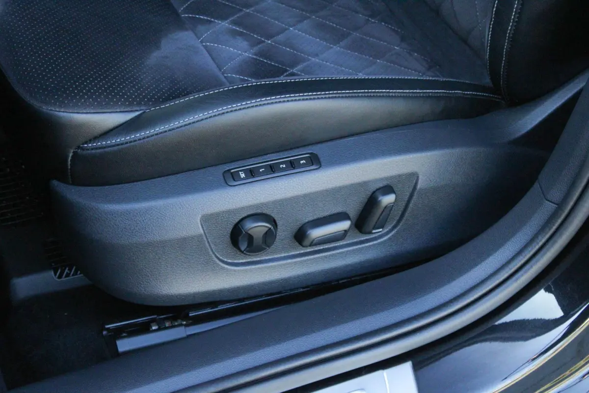 1.4 TSI 218pk PHEV iV Sportline Business | SoH 96% | Trekhaak | Elektrisch Verstelbare Voorstoelen | Voorruit Verwarming | Stoelen Voor/Achter Verwarmd | Canton Audio