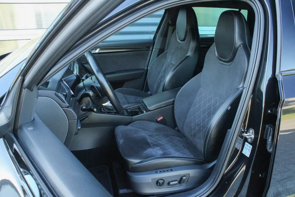 1.4 TSI 218pk PHEV iV Sportline Business | SoH 96% | Trekhaak | Elektrisch Verstelbare Voorstoelen | Voorruit Verwarming | Stoelen Voor/Achter Verwarmd | Canton Audio