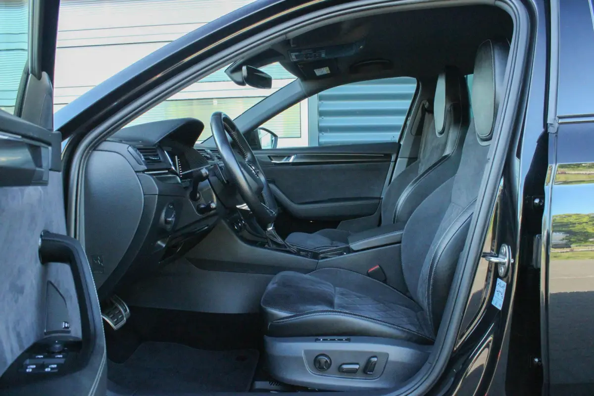1.4 TSI 218pk PHEV iV Sportline Business | SoH 96% | Trekhaak | Elektrisch Verstelbare Voorstoelen | Voorruit Verwarming | Stoelen Voor/Achter Verwarmd | Canton Audio