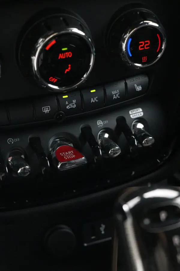 Mini 1.5 Cooper Essential 136PK | automaat | camera
