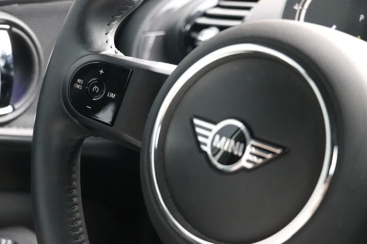 Mini 1.5 Cooper Essential 136PK | automaat | camera