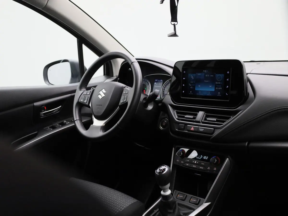 1.4 Boosterjet Select Smart Hybrid | ACHTERUITRIJCAMERA | APPLE CARPLAY - ANDROID AUTO | STOELVERWARMING | DODEHOEK DETECTIE | PARKEERSENSOREN | CLIMATE CONTROL | ADAPTIVE CRUISE CONTROL |