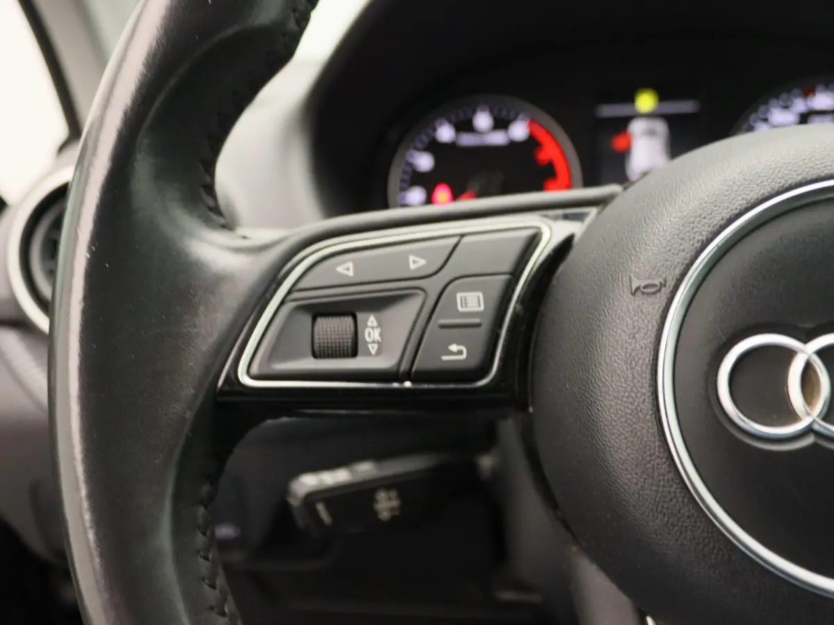 1.0 TFSI #limited | Airconditioning | Cruise Control | Lichtmetalen Velgen |