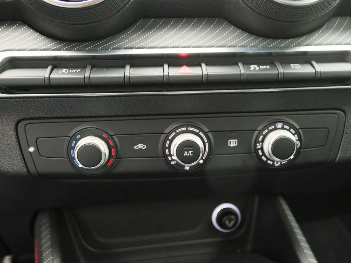 1.0 TFSI #limited | Airconditioning | Cruise Control | Lichtmetalen Velgen |