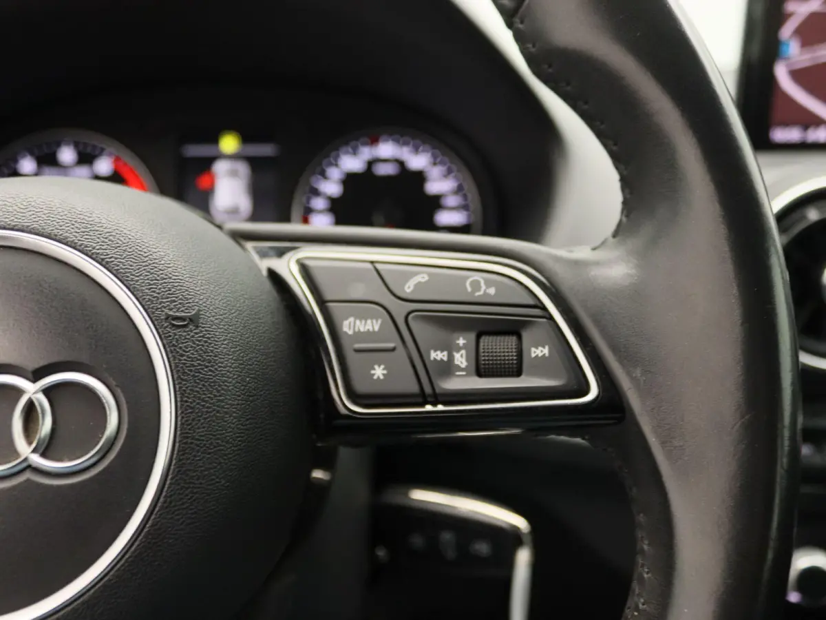 1.0 TFSI #limited | Airconditioning | Cruise Control | Lichtmetalen Velgen |