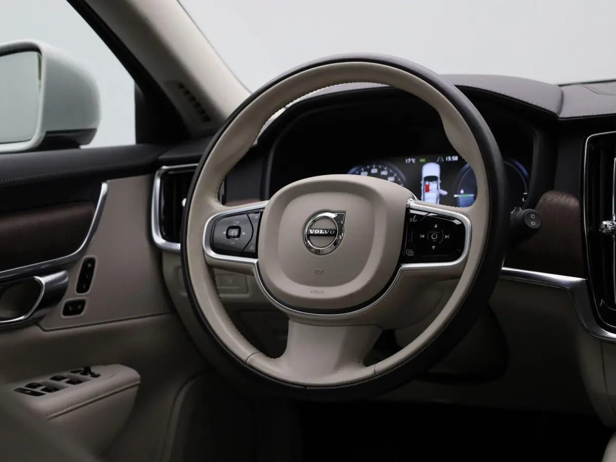 2.0 T6 AWD Inscription | Navigatie | Trekhaak | Apple Carplay / Android Auto | Cruise Control | Leder | Stoel-/ Stuur verwarming | Parkeersensoren achter | Climate Control | Lane Assist | LM