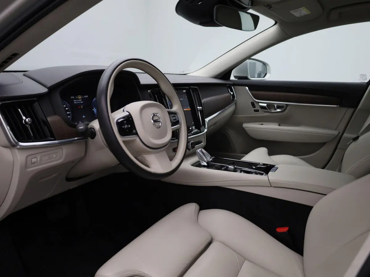 2.0 T6 AWD Inscription | Navigatie | Trekhaak | Apple Carplay / Android Auto | Cruise Control | Leder | Stoel-/ Stuur verwarming | Parkeersensoren achter | Climate Control | Lane Assist | LM