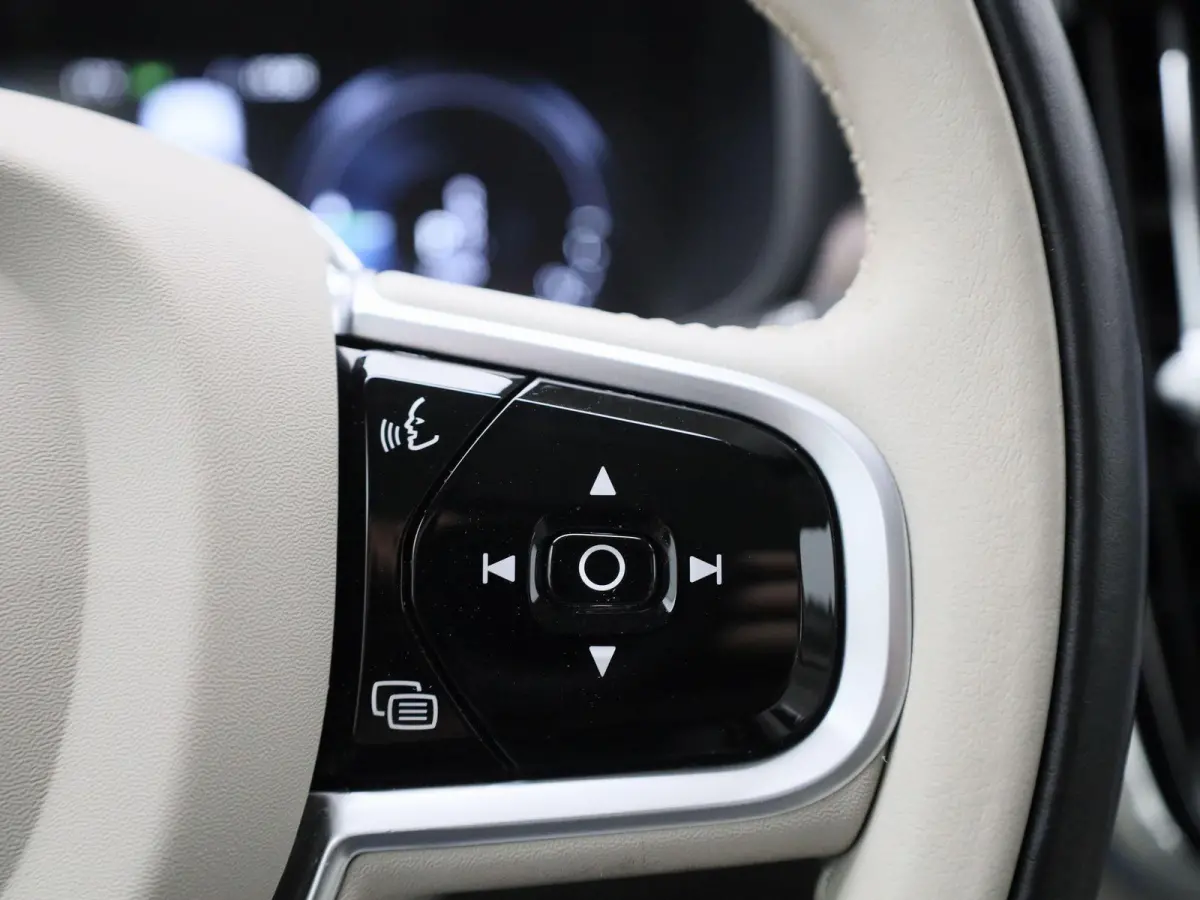 2.0 T6 AWD Inscription | Navigatie | Trekhaak | Apple Carplay / Android Auto | Cruise Control | Leder | Stoel-/ Stuur verwarming | Parkeersensoren achter | Climate Control | Lane Assist | LM