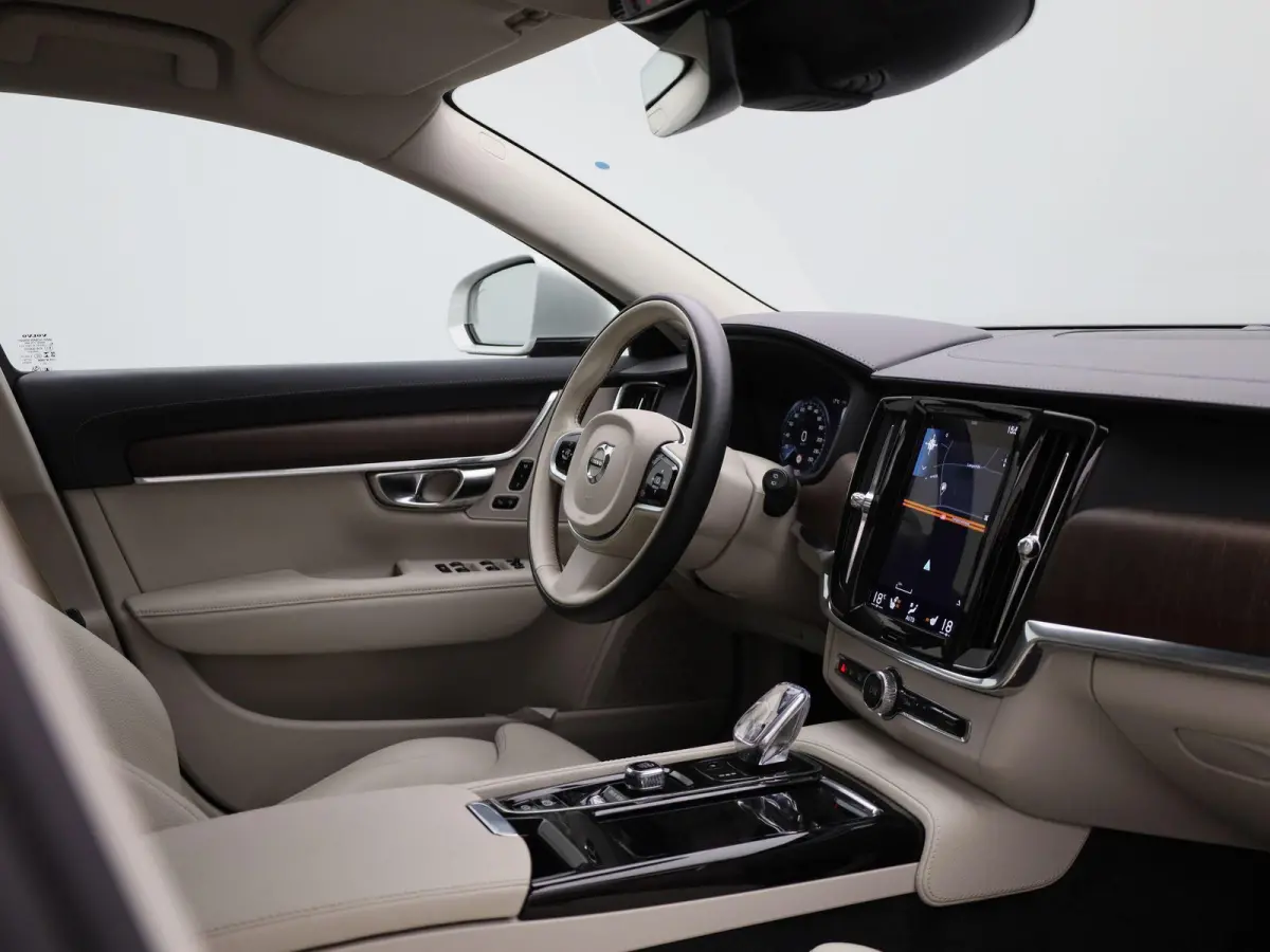 2.0 T6 AWD Inscription | Navigatie | Trekhaak | Apple Carplay / Android Auto | Cruise Control | Leder | Stoel-/ Stuur verwarming | Parkeersensoren achter | Climate Control | Lane Assist | LM