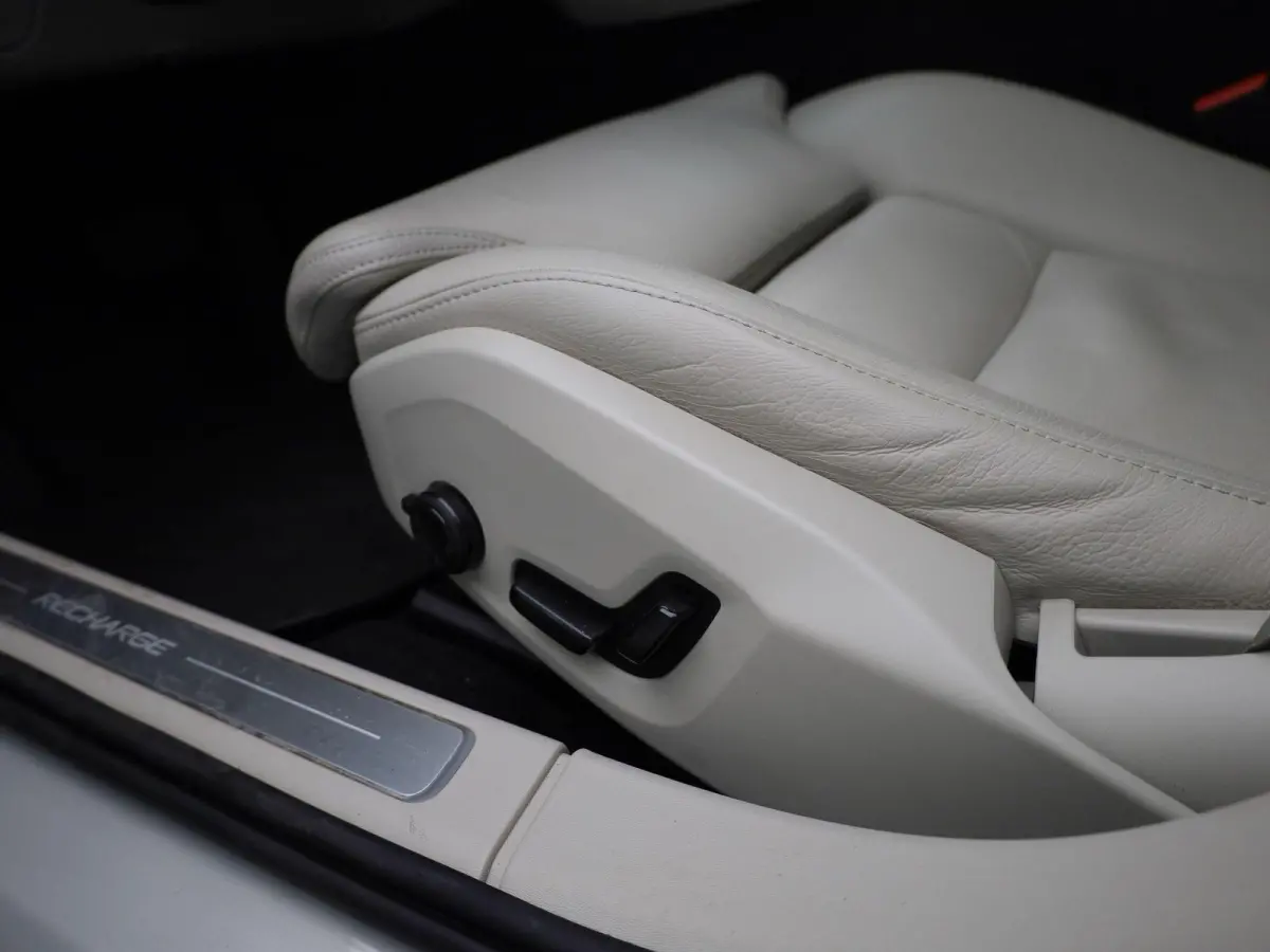 2.0 T6 AWD Inscription | Navigatie | Trekhaak | Apple Carplay / Android Auto | Cruise Control | Leder | Stoel-/ Stuur verwarming | Parkeersensoren achter | Climate Control | Lane Assist | LM