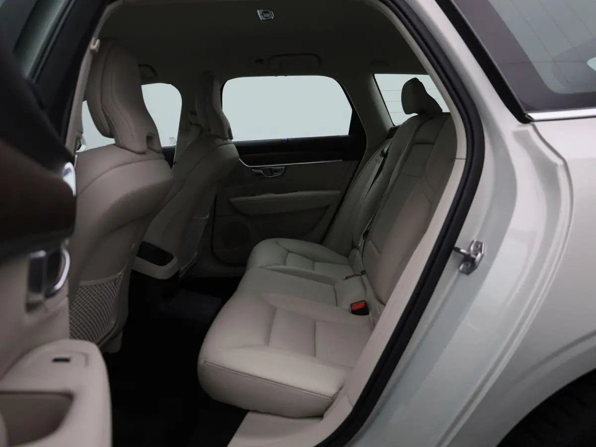 2.0 T6 AWD Inscription | Navigatie | Trekhaak | Apple Carplay / Android Auto | Cruise Control | Leder | Stoel-/ Stuur verwarming | Parkeersensoren achter | Climate Control | Lane Assist | LM