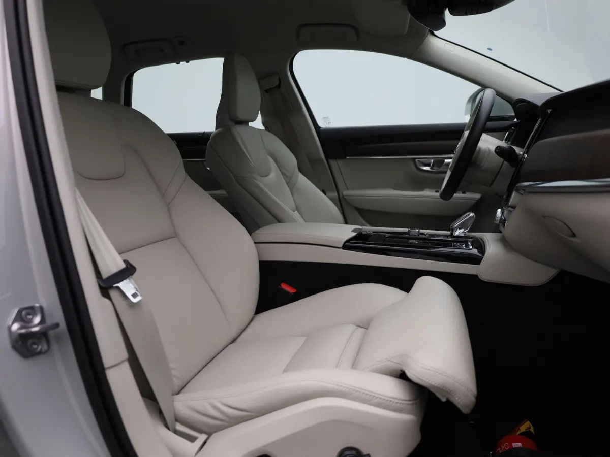 2.0 T6 AWD Inscription | Navigatie | Trekhaak | Apple Carplay / Android Auto | Cruise Control | Leder | Stoel-/ Stuur verwarming | Parkeersensoren achter | Climate Control | Lane Assist | LM