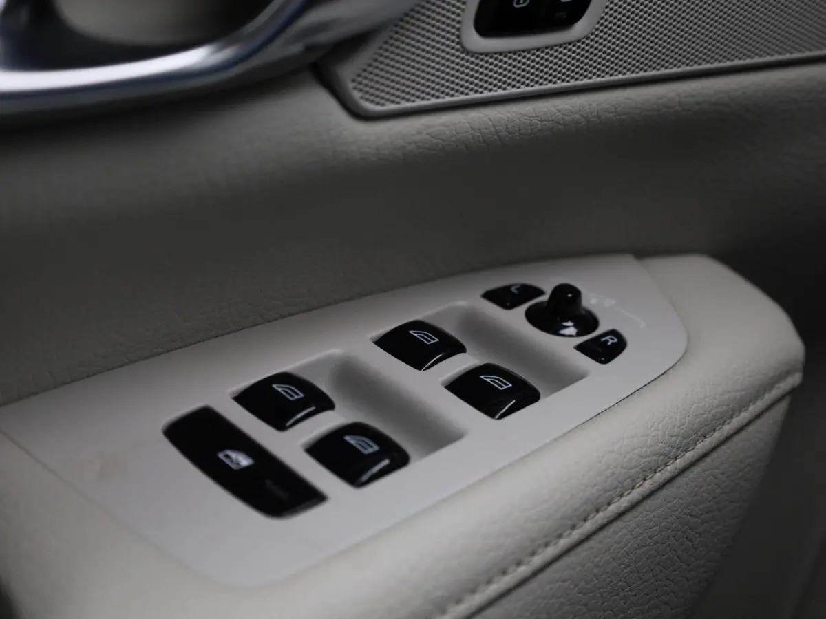2.0 T6 AWD Inscription | Navigatie | Trekhaak | Apple Carplay / Android Auto | Cruise Control | Leder | Stoel-/ Stuur verwarming | Parkeersensoren achter | Climate Control | Lane Assist | LM
