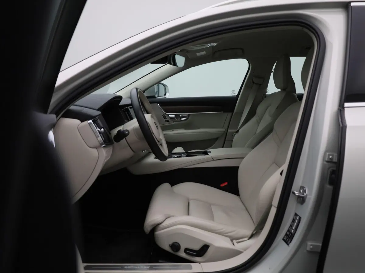 2.0 T6 AWD Inscription | Navigatie | Trekhaak | Apple Carplay / Android Auto | Cruise Control | Leder | Stoel-/ Stuur verwarming | Parkeersensoren achter | Climate Control | Lane Assist | LM