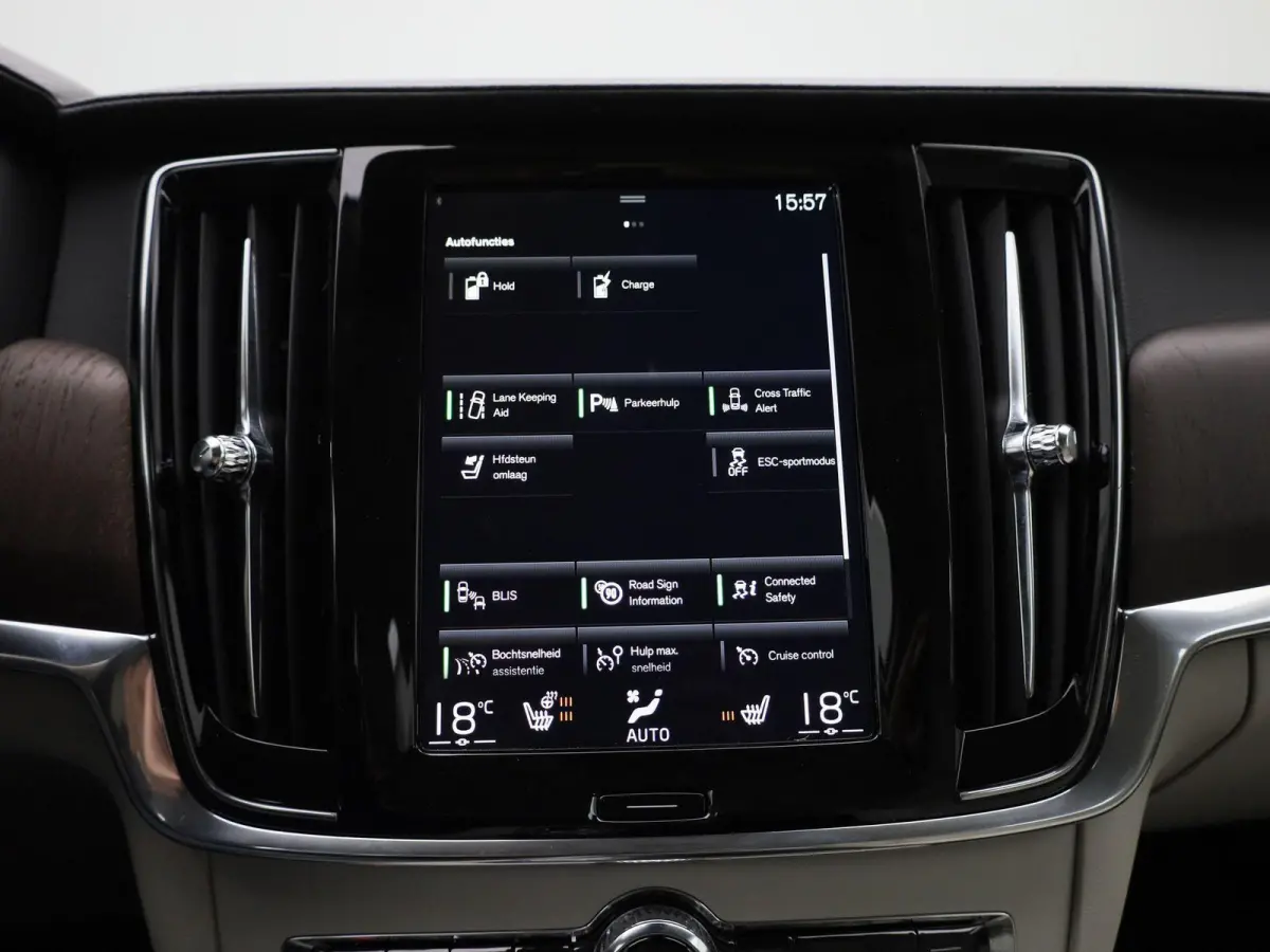 2.0 T6 AWD Inscription | Navigatie | Trekhaak | Apple Carplay / Android Auto | Cruise Control | Leder | Stoel-/ Stuur verwarming | Parkeersensoren achter | Climate Control | Lane Assist | LM