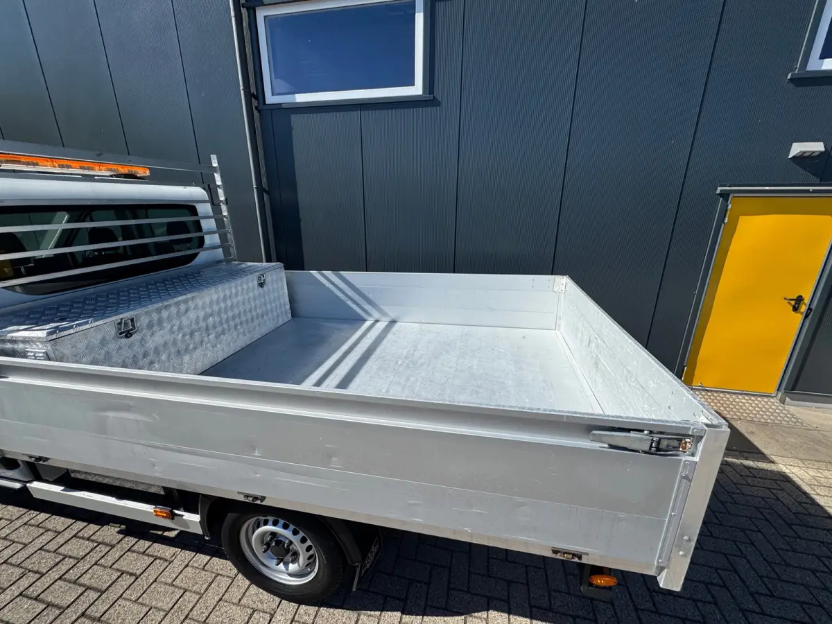 350 2.0 TDCI L3H1 * Hydraulische kiep * Dub. cabine * Airco * Zwaailamp *