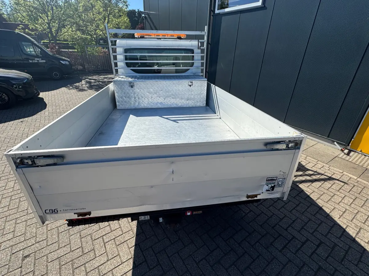 350 2.0 TDCI L3H1 * Hydraulische kiep * Dub. cabine * Airco * Zwaailamp *