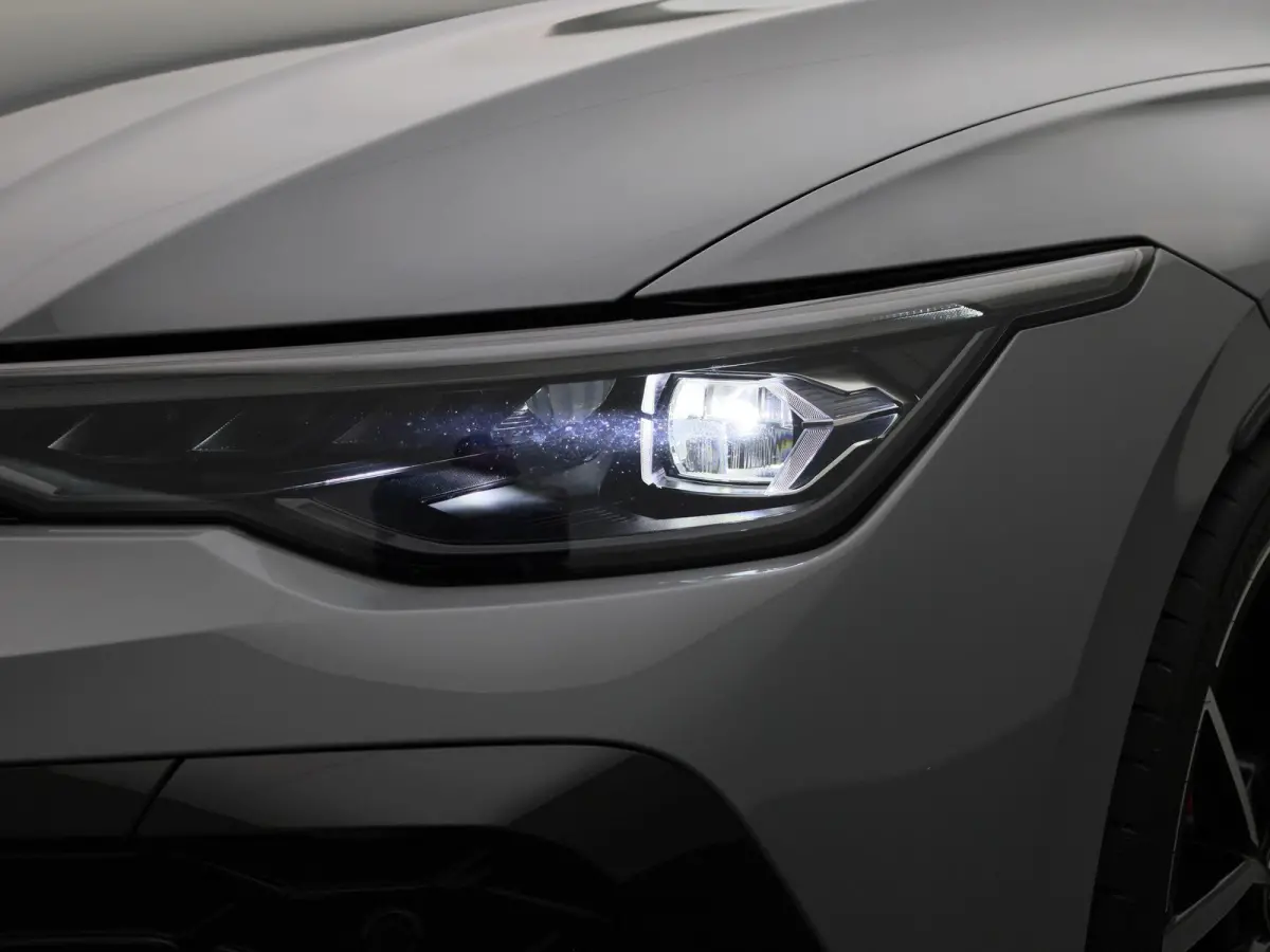 2.0 TSI GTI Clubsport 301 PK| Panoramadak | 19 Inch Velgen | LED Matrix | 3D Ledachterlichten | Black Style | Head-Up-Display | Achteruitrijcamera | Navigatie
