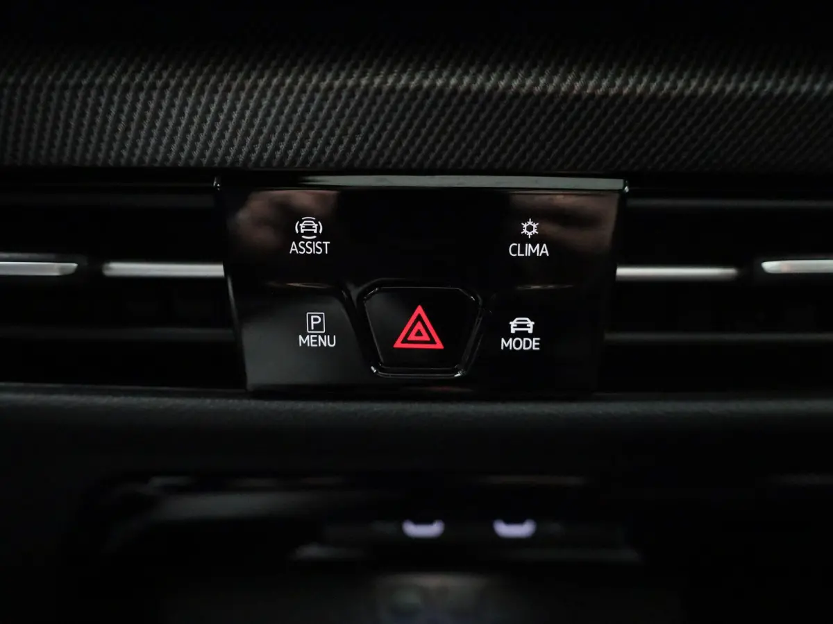 2.0 TSI GTI Clubsport 301 PK| Panoramadak | 19 Inch Velgen | LED Matrix | 3D Ledachterlichten | Black Style | Head-Up-Display | Achteruitrijcamera | Navigatie