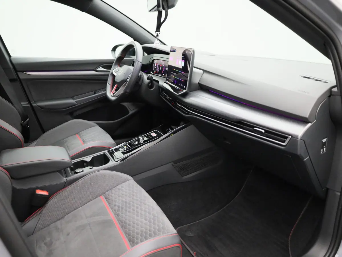 2.0 TSI GTI Clubsport 301 PK| Panoramadak | 19 Inch Velgen | LED Matrix | 3D Ledachterlichten | Black Style | Head-Up-Display | Achteruitrijcamera | Navigatie