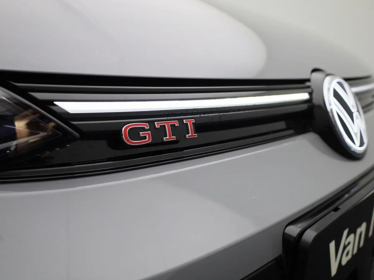 2.0 TSI GTI Clubsport 301 PK| Panoramadak | 19 Inch Velgen | LED Matrix | 3D Ledachterlichten | Black Style | Head-Up-Display | Achteruitrijcamera | Navigatie