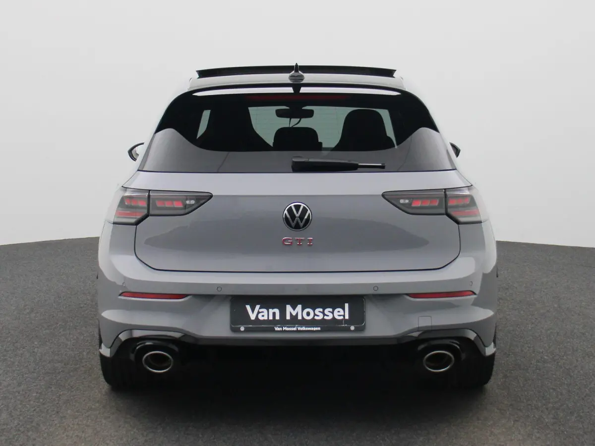 2.0 TSI GTI Clubsport 301 PK| Panoramadak | 19 Inch Velgen | LED Matrix | 3D Ledachterlichten | Black Style | Head-Up-Display | Achteruitrijcamera | Navigatie