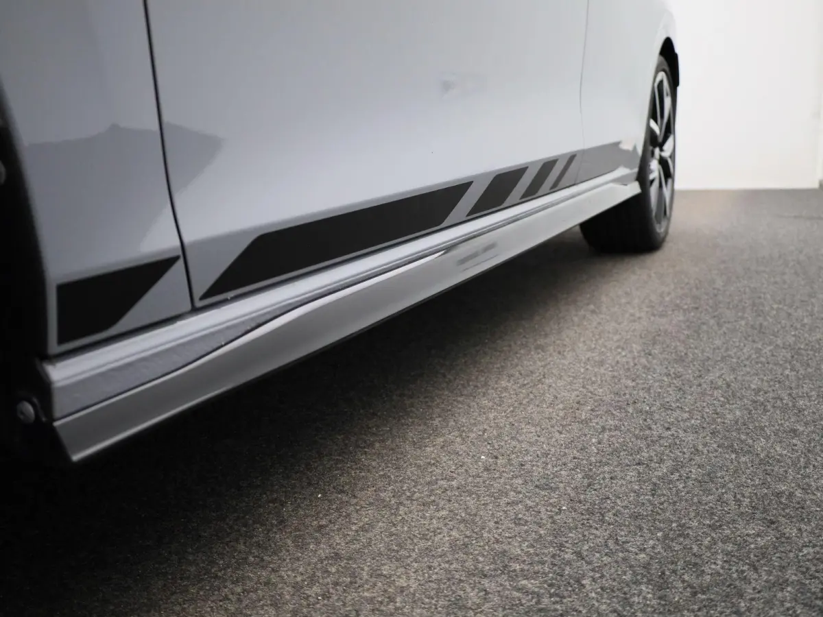 2.0 TSI GTI Clubsport 301 PK| Panoramadak | 19 Inch Velgen | LED Matrix | 3D Ledachterlichten | Black Style | Head-Up-Display | Achteruitrijcamera | Navigatie