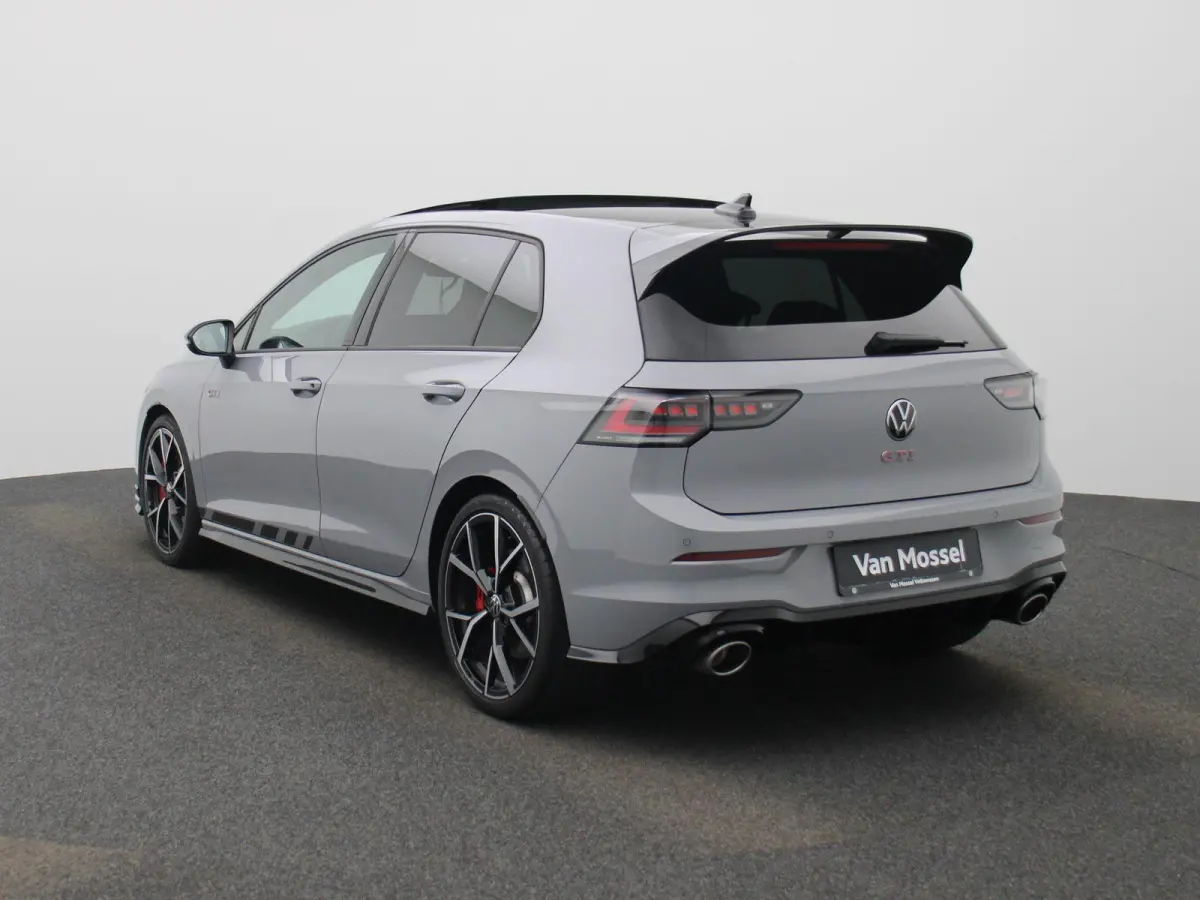 2.0 TSI GTI Clubsport 301 PK| Panoramadak | 19 Inch Velgen | LED Matrix | 3D Ledachterlichten | Black Style | Head-Up-Display | Achteruitrijcamera | Navigatie