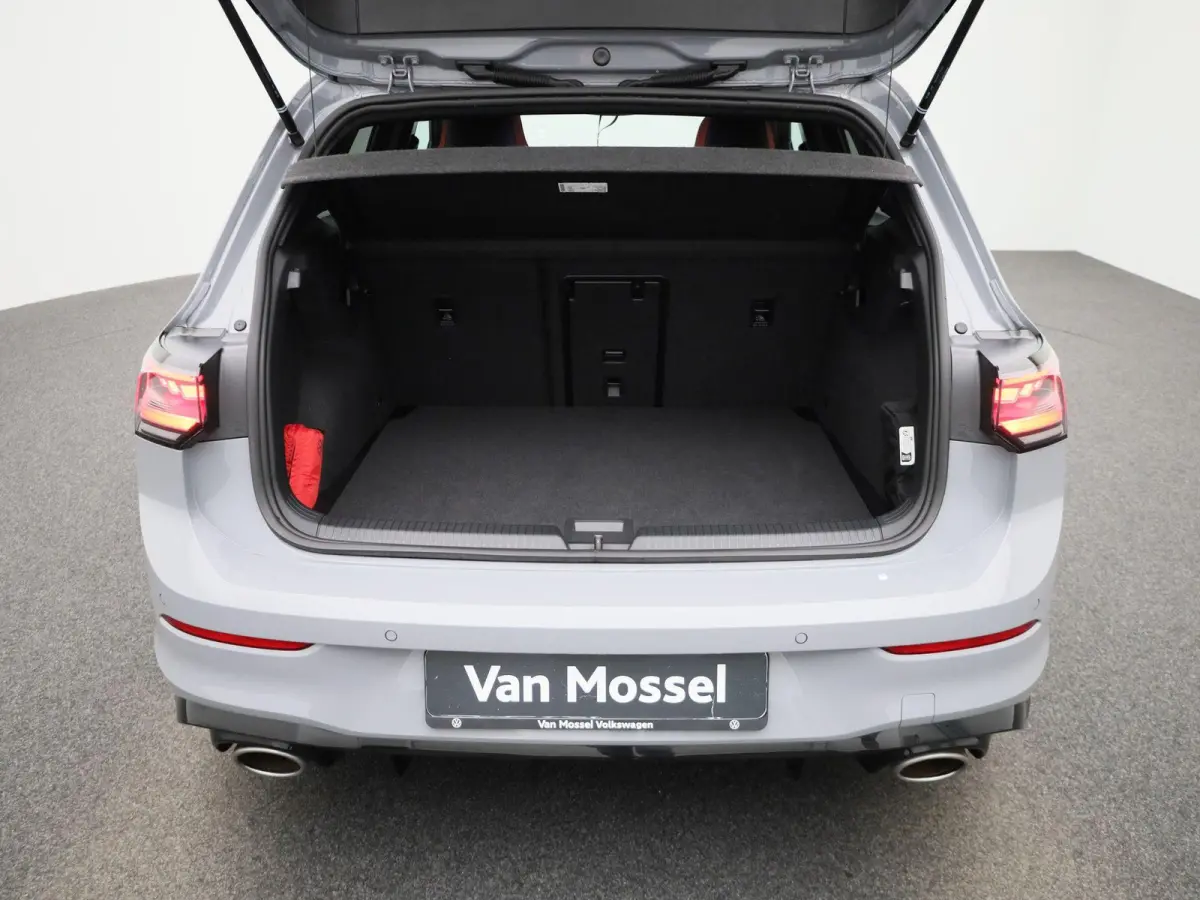 2.0 TSI GTI Clubsport 301 PK| Panoramadak | 19 Inch Velgen | LED Matrix | 3D Ledachterlichten | Black Style | Head-Up-Display | Achteruitrijcamera | Navigatie