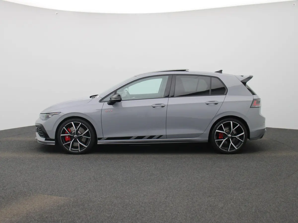 2.0 TSI GTI Clubsport 301 PK| Panoramadak | 19 Inch Velgen | LED Matrix | 3D Ledachterlichten | Black Style | Head-Up-Display | Achteruitrijcamera | Navigatie