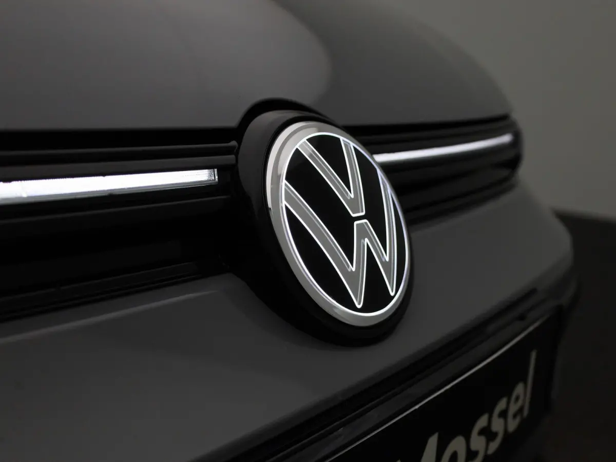 2.0 TSI GTI Clubsport 301 PK| Panoramadak | 19 Inch Velgen | LED Matrix | 3D Ledachterlichten | Black Style | Head-Up-Display | Achteruitrijcamera | Navigatie