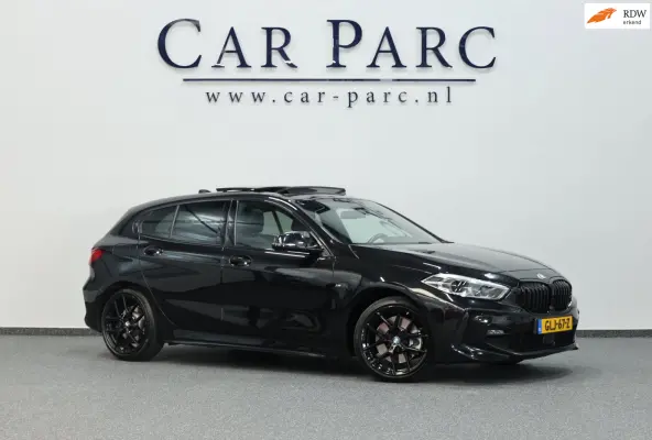 120i M-SPORT 178+PK LED+XENON/HUD/VIRTUAL/SFEER/PANORAMADAK/HALF LEDER+S.VERWARMING/LMV/CRUISE/ECC/12 MDN GARANTIE!