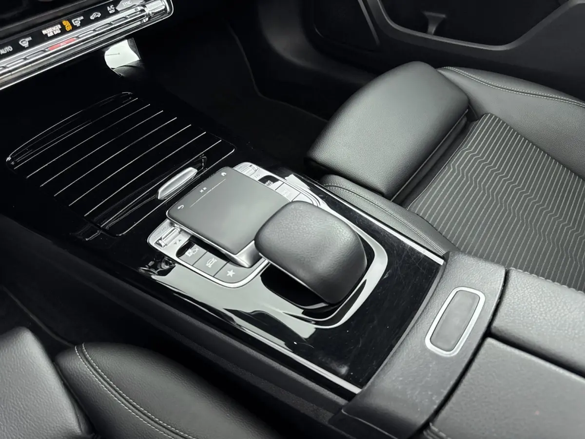 220 Launch Edition AMG | PANORAMADAK | NAVIGATIE | CAMERA | HALF-LEDER