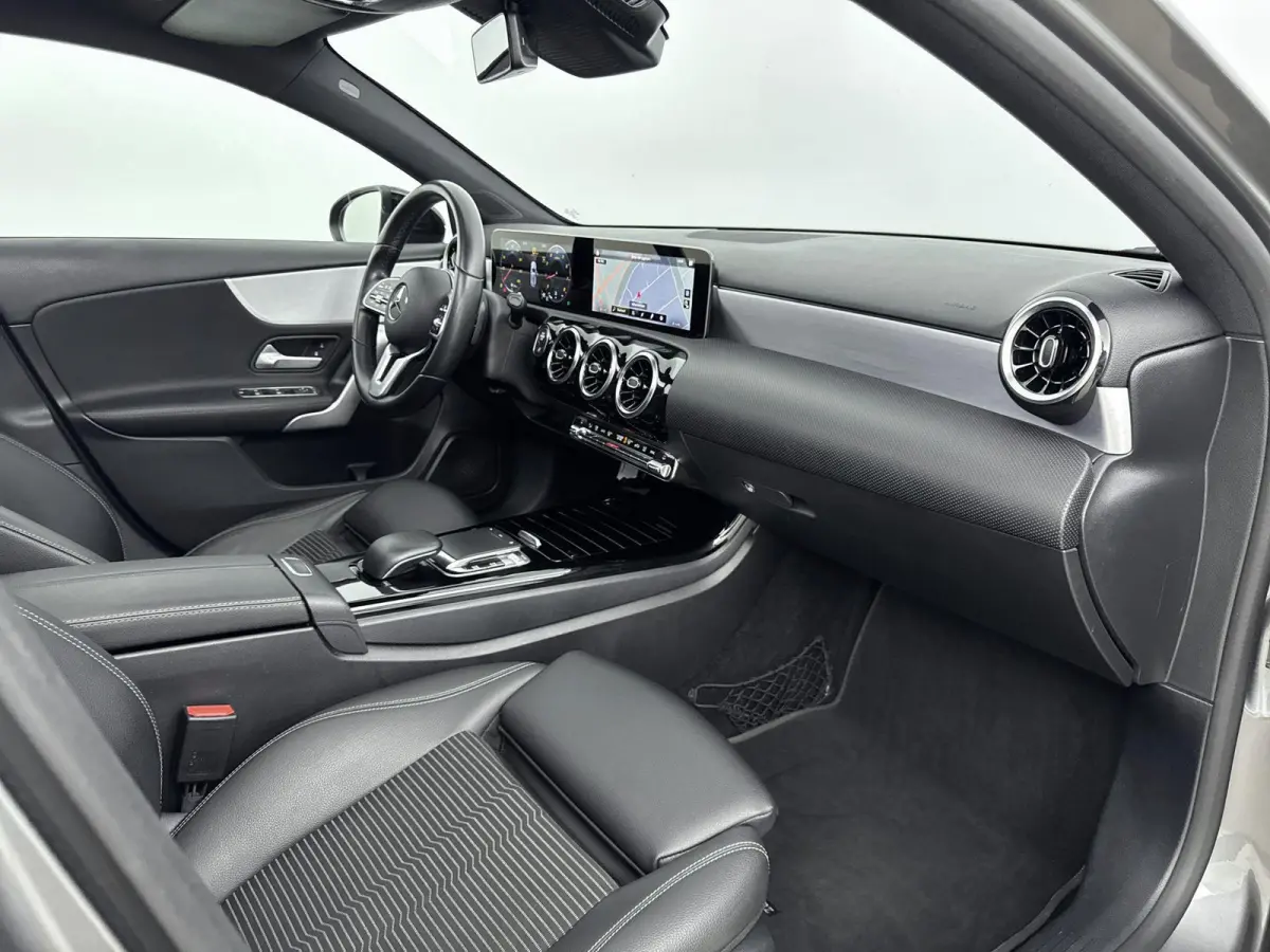 220 Launch Edition AMG | PANORAMADAK | NAVIGATIE | CAMERA | HALF-LEDER
